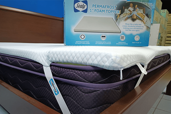 Topper Sealy Memory Foam con forro cobertor